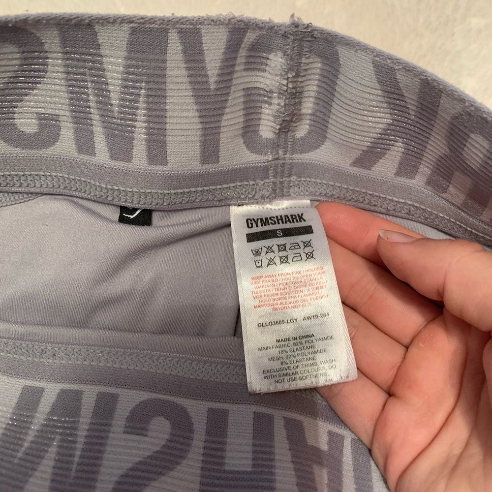 Gym shark leggings